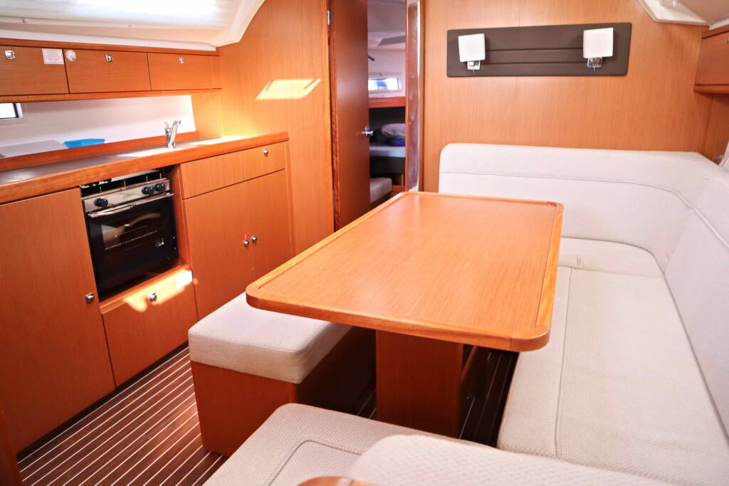 Sailing yacht Bavaria Cruiser 41 ECONOMY