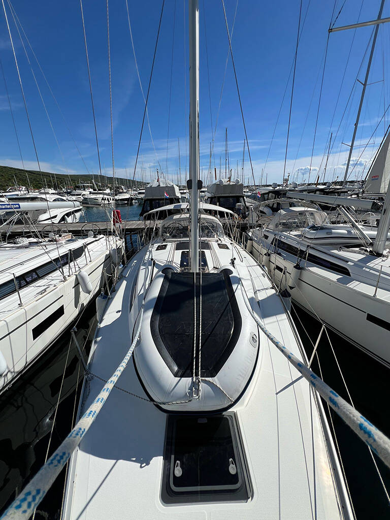 Sailing yacht Bavaria Cruiser 41 Levant