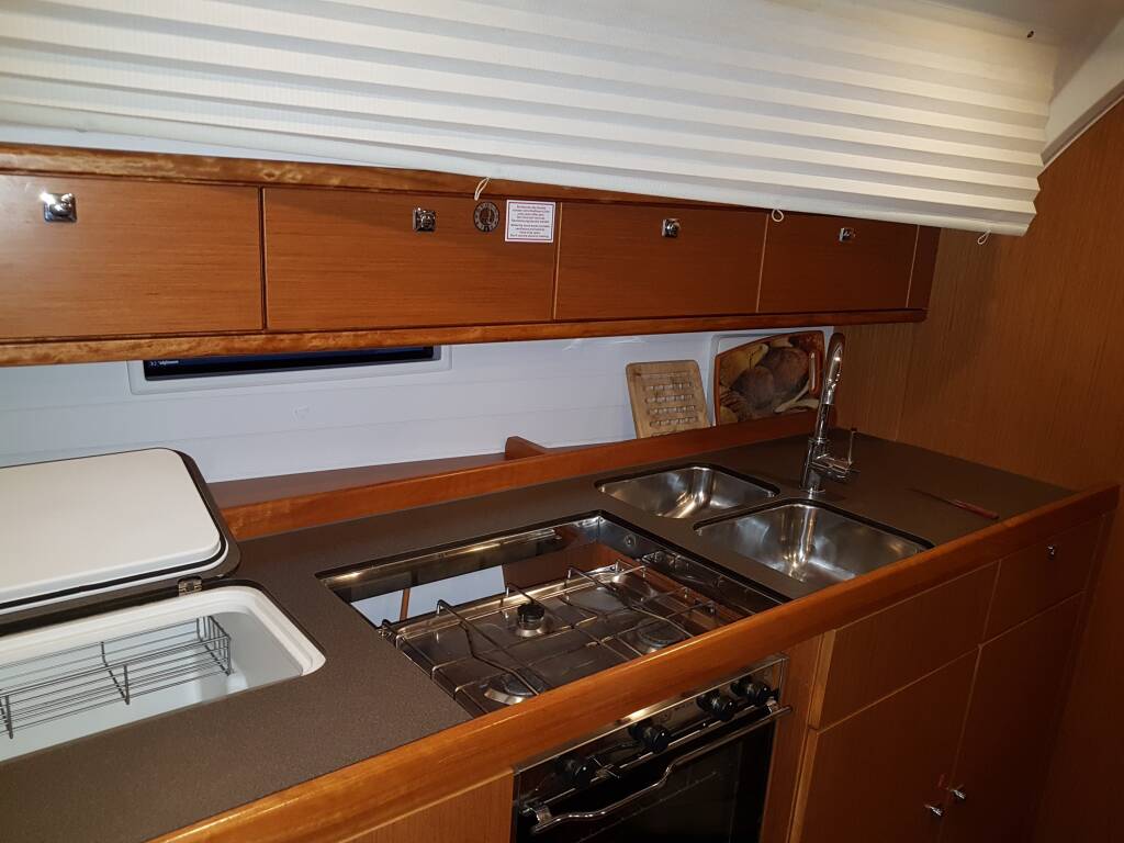 Sailing yacht Bavaria Cruiser 41 Marea