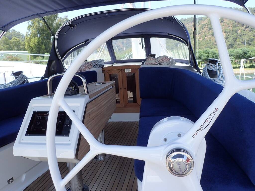Sailing yacht Bavaria Cruiser 41 Cadenza