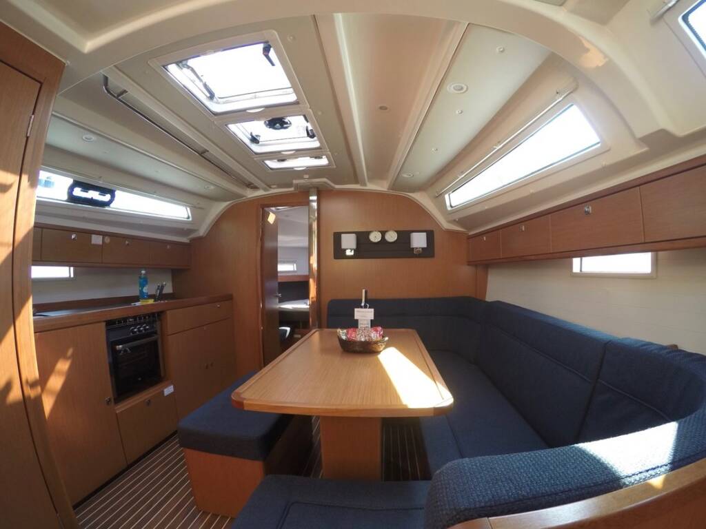 Sailing yacht Bavaria Cruiser 41 Cadenza