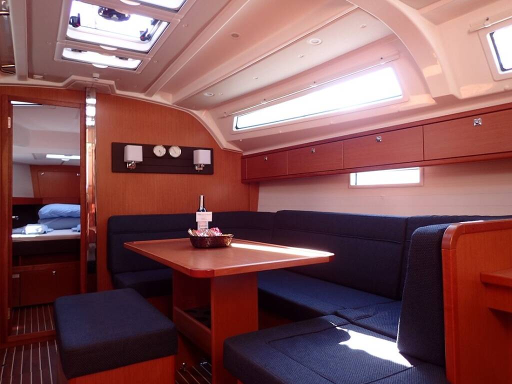 Sailing yacht Bavaria Cruiser 41 Cadenza