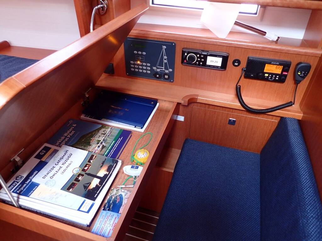 Sailing yacht Bavaria Cruiser 41 Cadenza