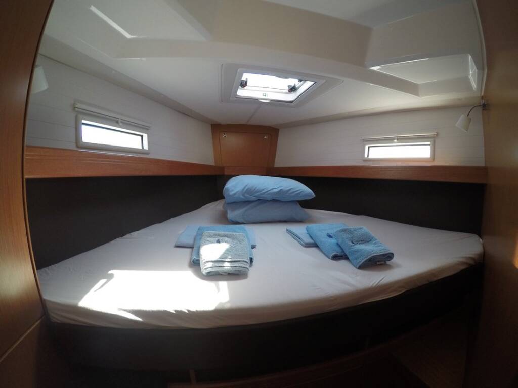 Sailing yacht Bavaria Cruiser 41 Cadenza