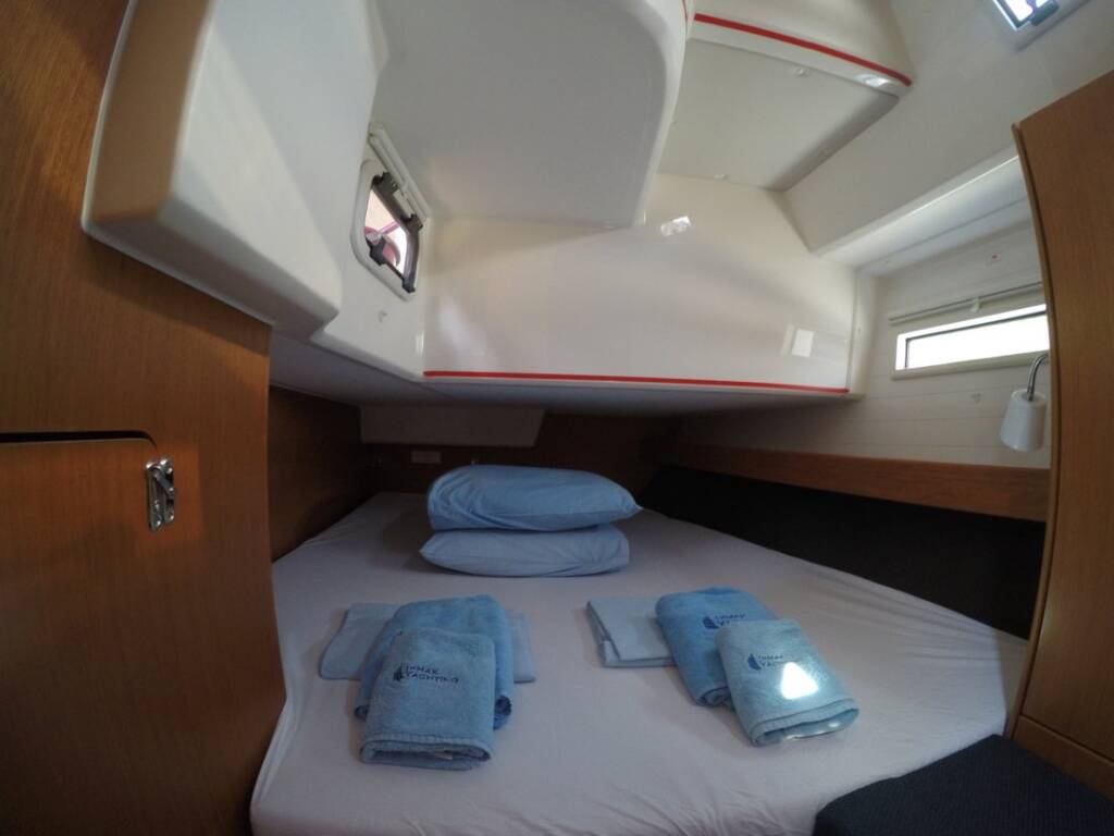 Sailing yacht Bavaria Cruiser 41 Cadenza