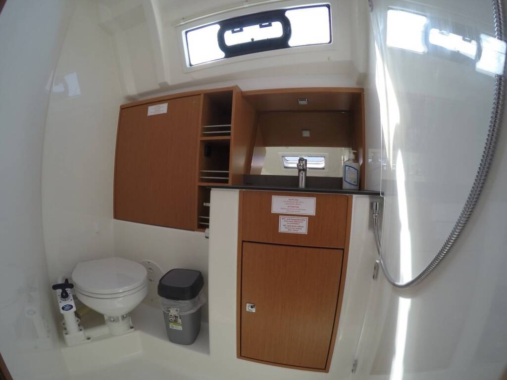 Sailing yacht Bavaria Cruiser 41 Cadenza