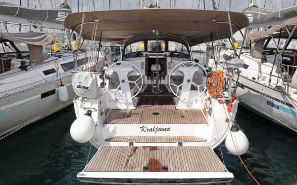Bavaria Cruiser 41S Kraljevna (19) Marina Hramina, Murter