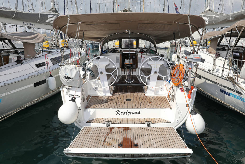 Sailing yacht Bavaria Cruiser 41S Kraljevna (19)