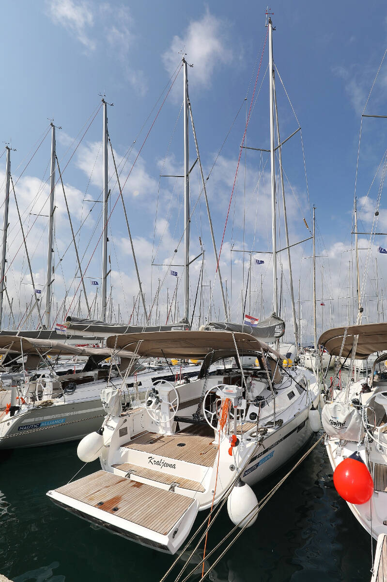 Sailing yacht Bavaria Cruiser 41S Kraljevna (19)