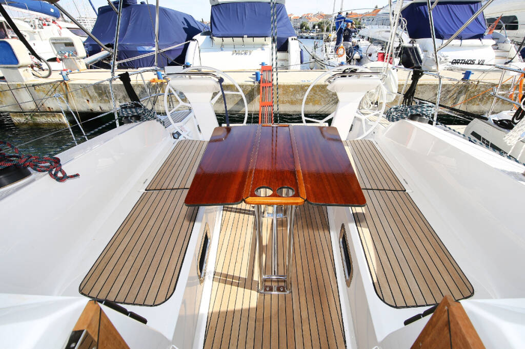 Sailing yacht Bavaria Cruiser 41S Kraljevna (19)