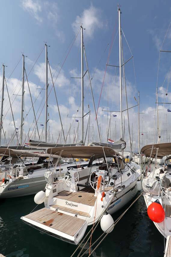 Sailing yacht Bavaria Cruiser 41S Kraljevna (19)