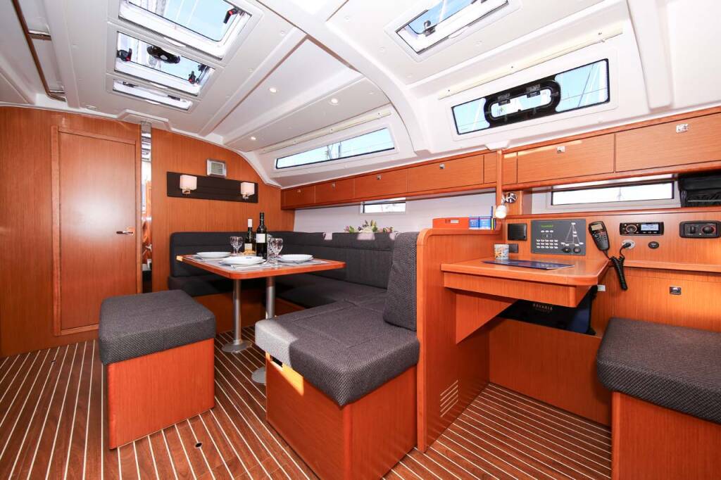 Sailing yacht Bavaria Cruiser 41S Kraljevna (19)