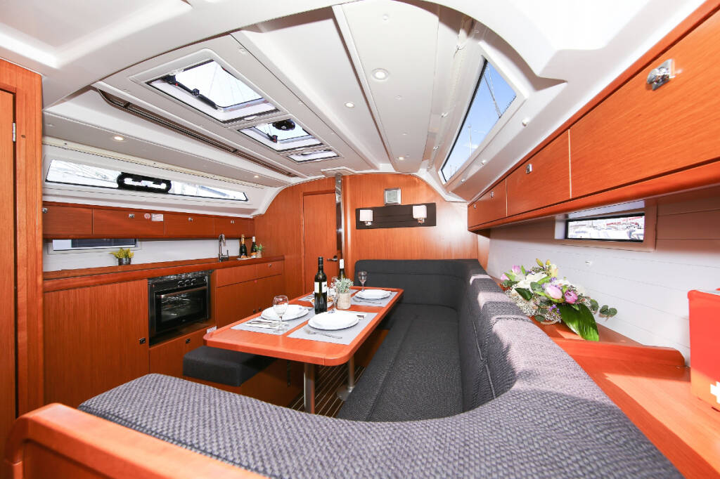 Sailing yacht Bavaria Cruiser 41S Kraljevna (19)