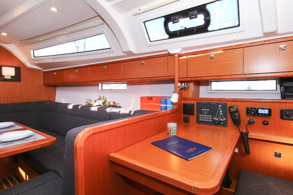 Sailing yacht Bavaria Cruiser 41S Kraljevna (19)