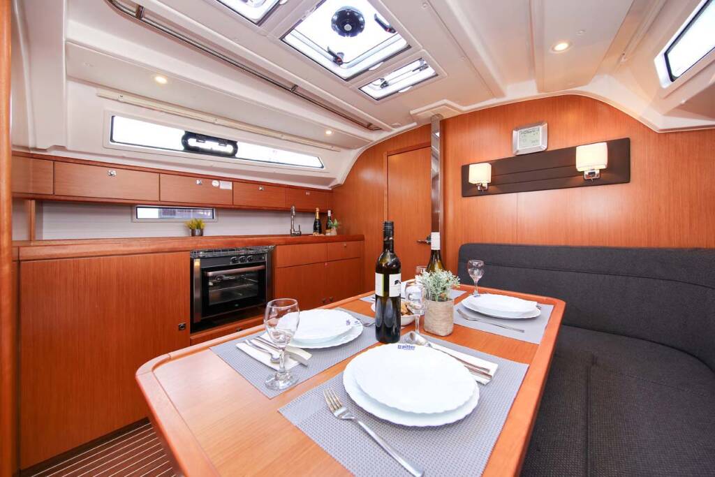 Sailing yacht Bavaria Cruiser 41S Kraljevna (19)