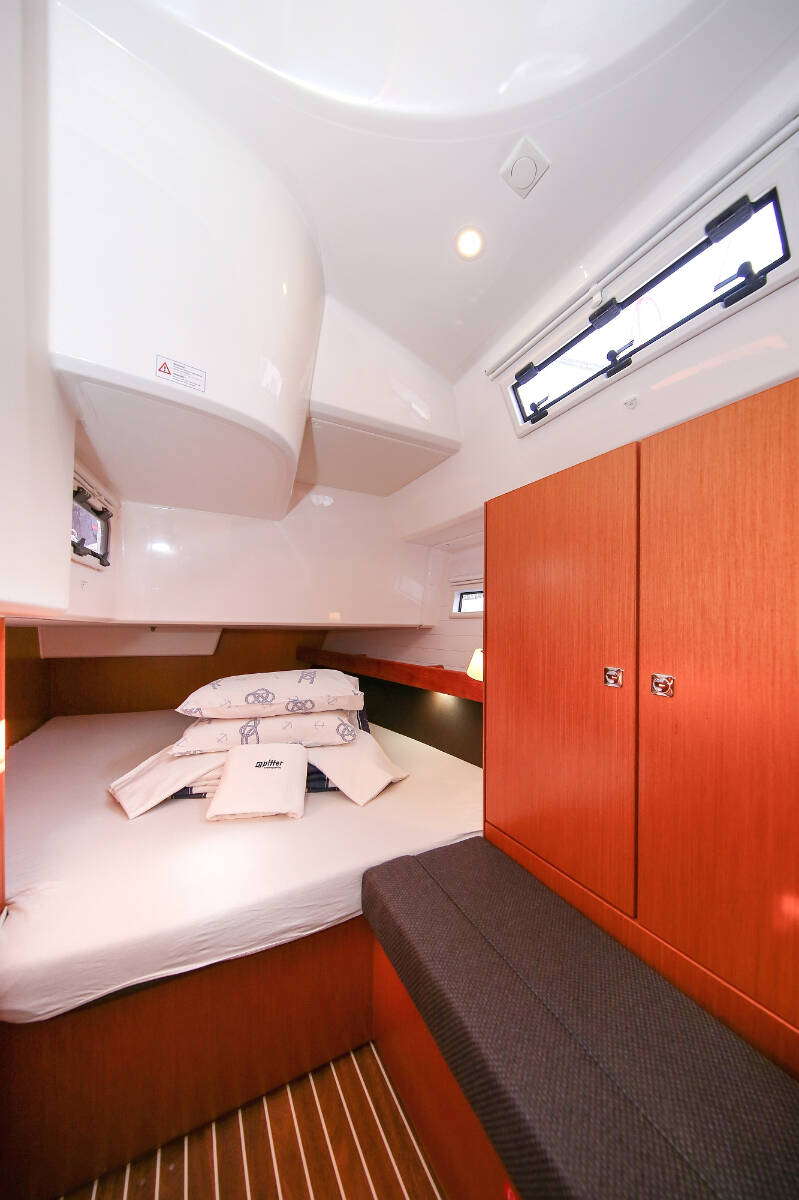 Sailing yacht Bavaria Cruiser 41S Kraljevna (19)