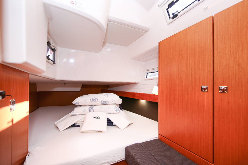 Sailing yacht Bavaria Cruiser 41S Kraljevna (19)