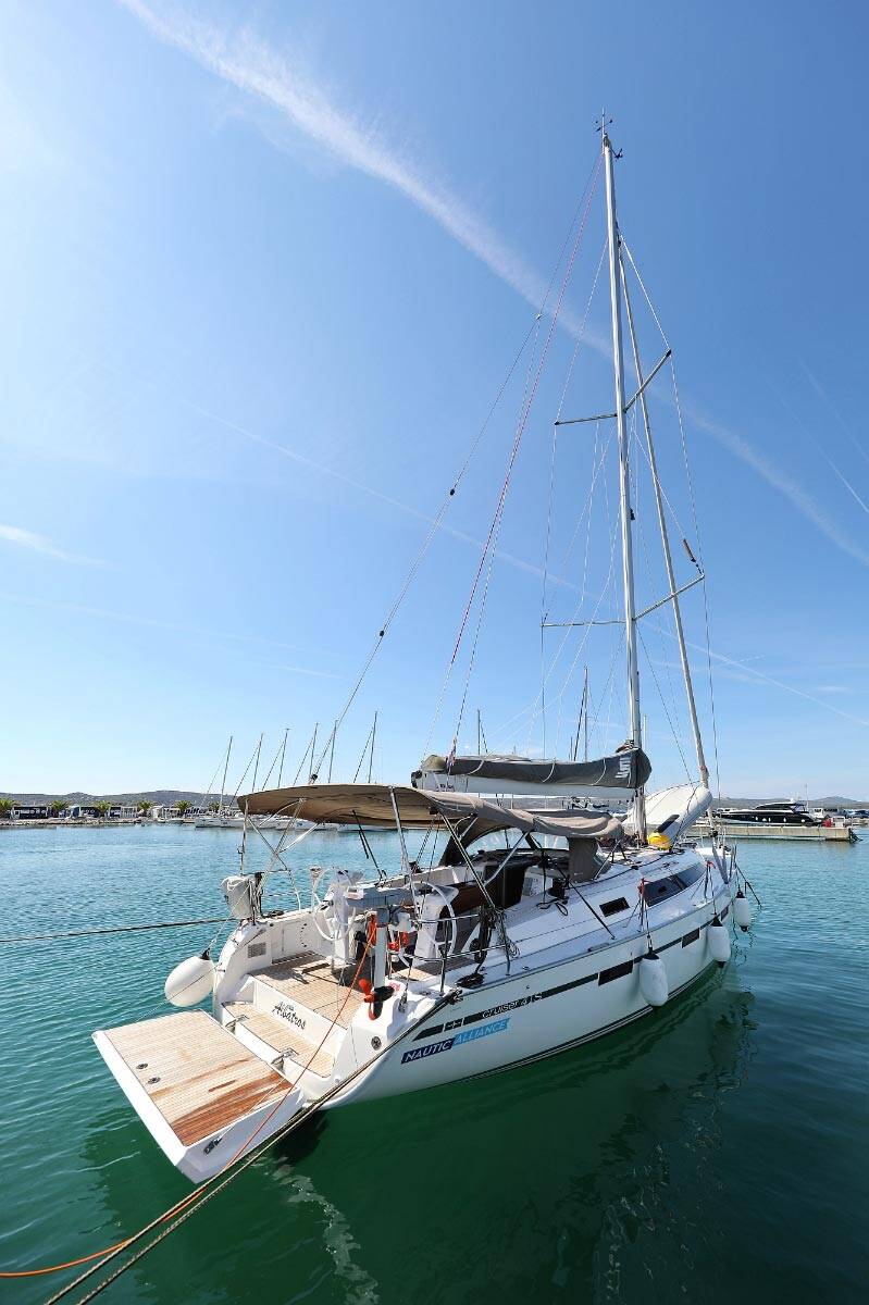 Sailing yacht Bavaria Cruiser 41S Albatros