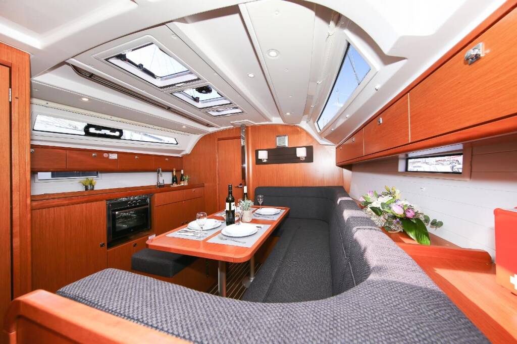 Sailing yacht Bavaria Cruiser 41S Albatros