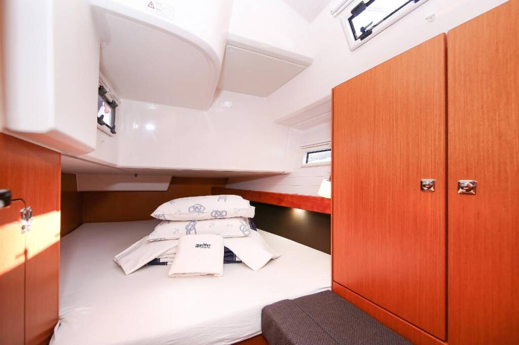 Sailing yacht Bavaria Cruiser 41S Albatros