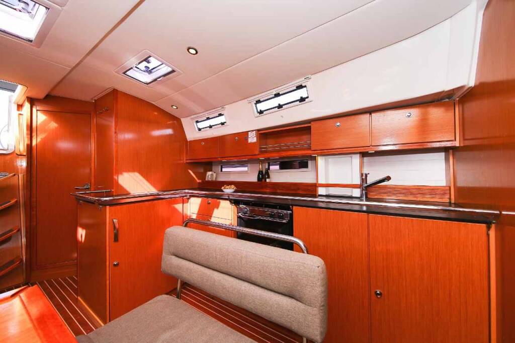 Sailing yacht Bavaria Cruiser 45 Aiolos