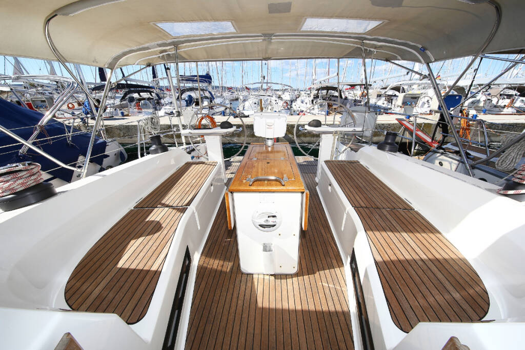 Sailing yacht Bavaria Cruiser 45 Aries