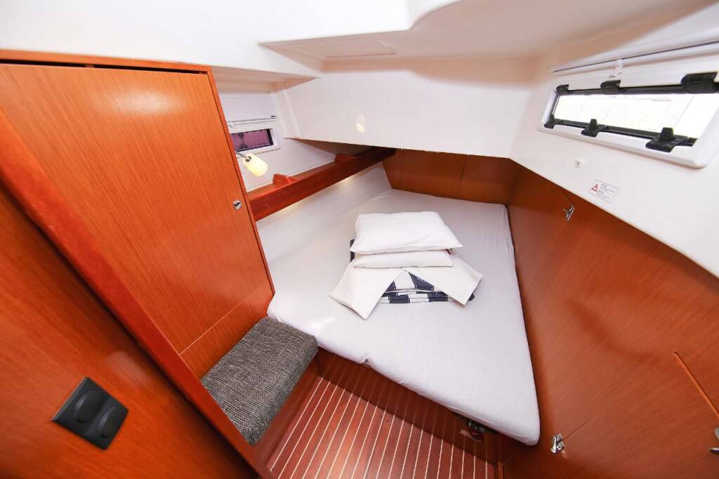 Sailing yacht Bavaria Cruiser 45 Aries