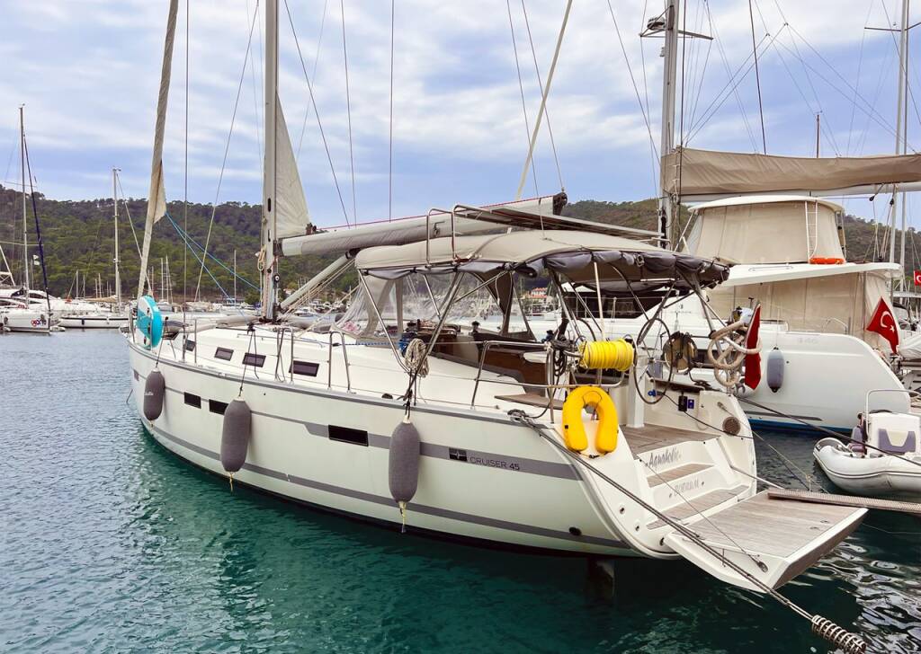 Sailing yacht Bavaria Cruiser 45 Aquaholic