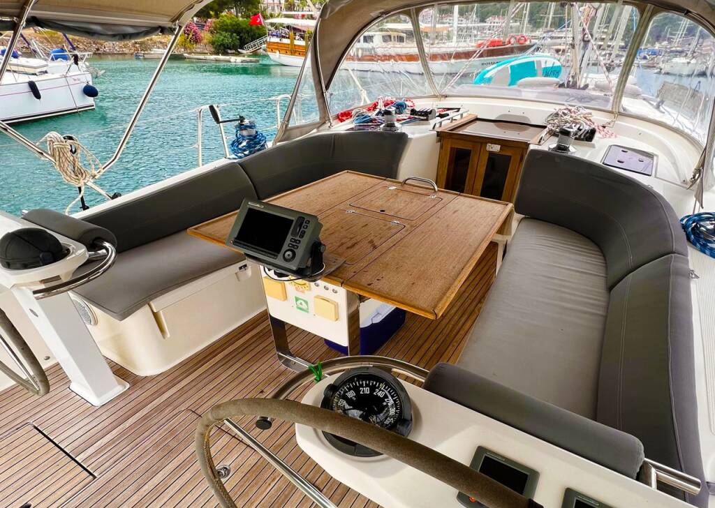 Sailing yacht Bavaria Cruiser 45 Aquaholic