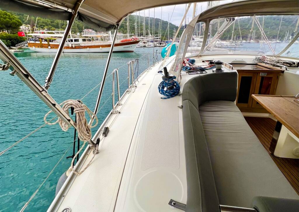 Sailing yacht Bavaria Cruiser 45 Aquaholic