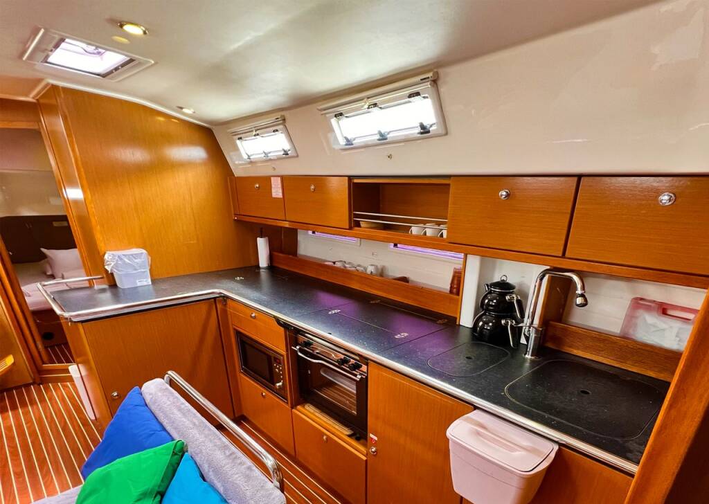 Sailing yacht Bavaria Cruiser 45 Aquaholic