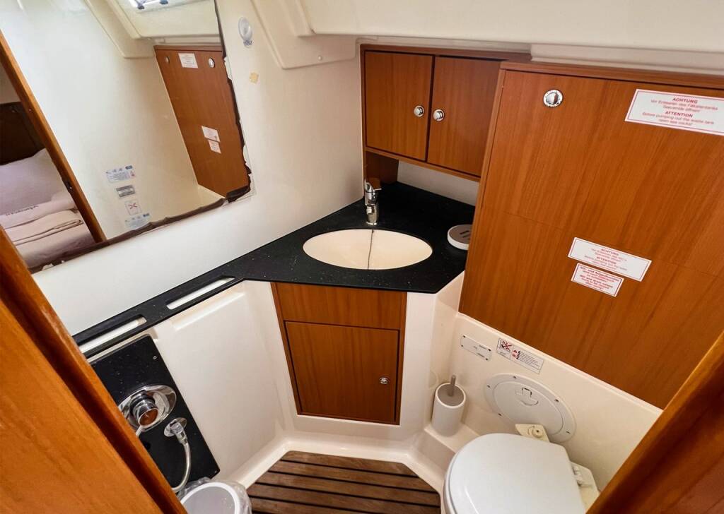 Sailing yacht Bavaria Cruiser 45 Aquaholic