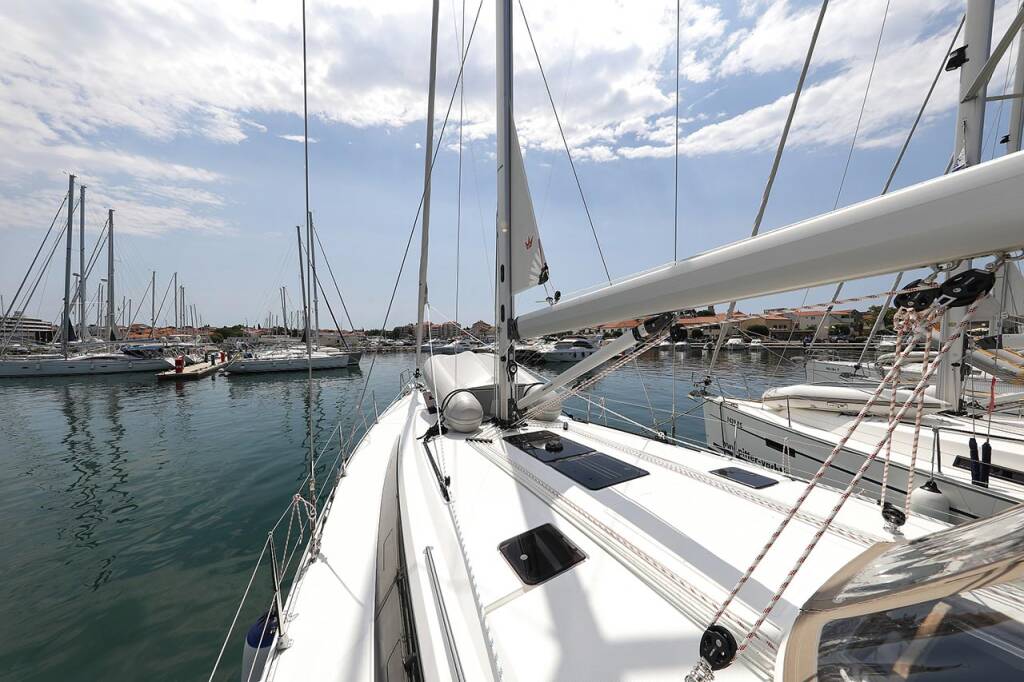 Sailing yacht Bavaria Cruiser 46 Style Sunshine