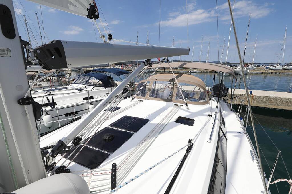 Sailing yacht Bavaria Cruiser 46 Style Sunshine