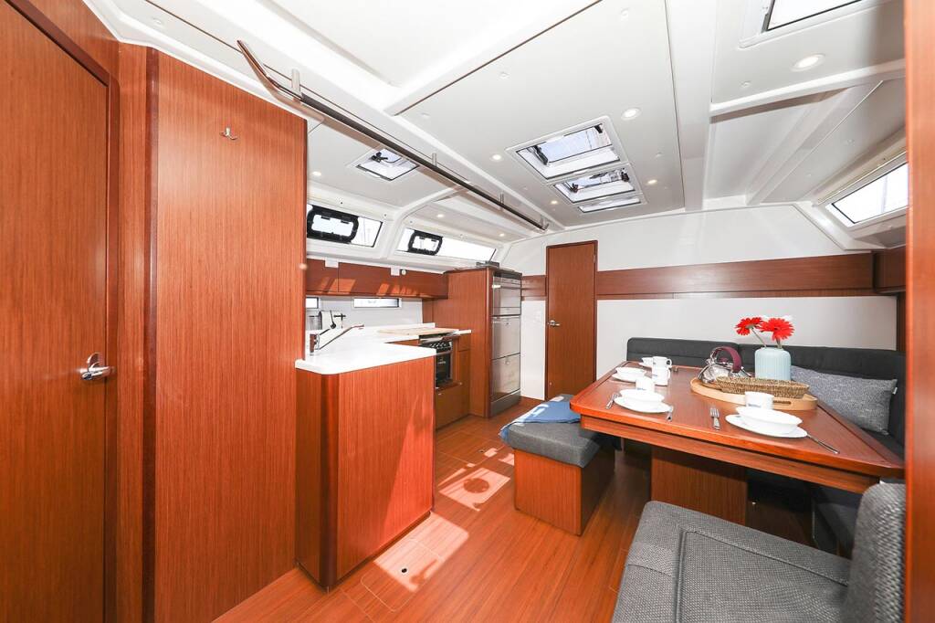 Sailing yacht Bavaria Cruiser 46 Style Sunshine