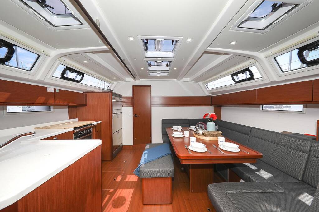 Sailing yacht Bavaria Cruiser 46 Style Sunshine