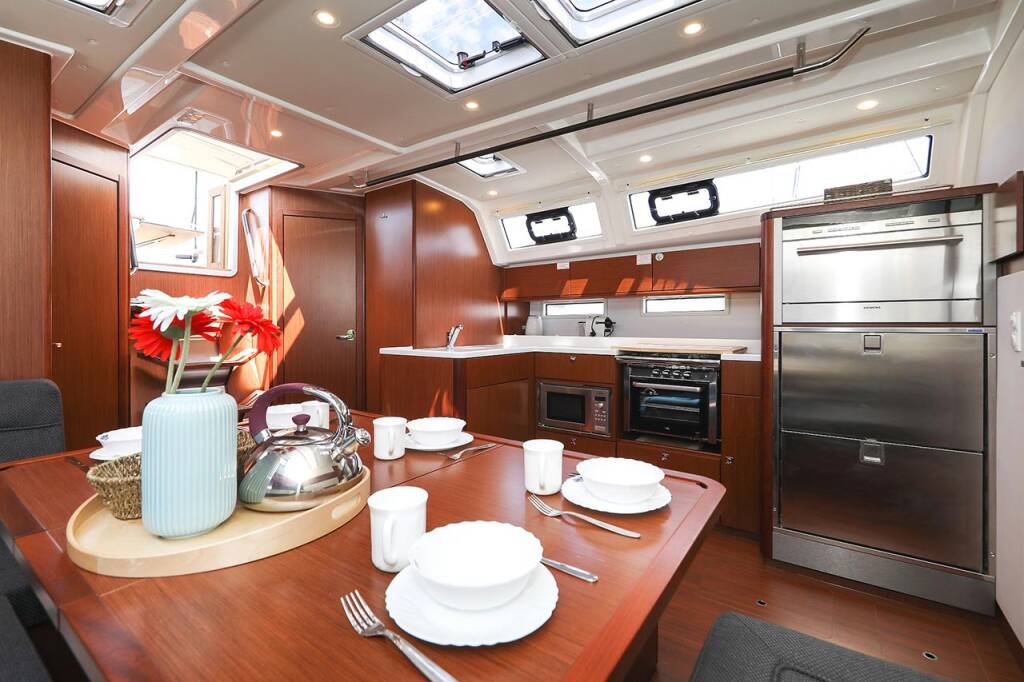 Sailing yacht Bavaria Cruiser 46 Style Sunshine