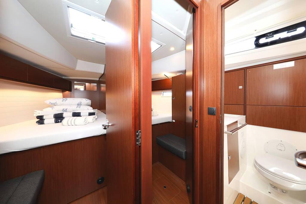 Sailing yacht Bavaria Cruiser 46 Style Sunshine