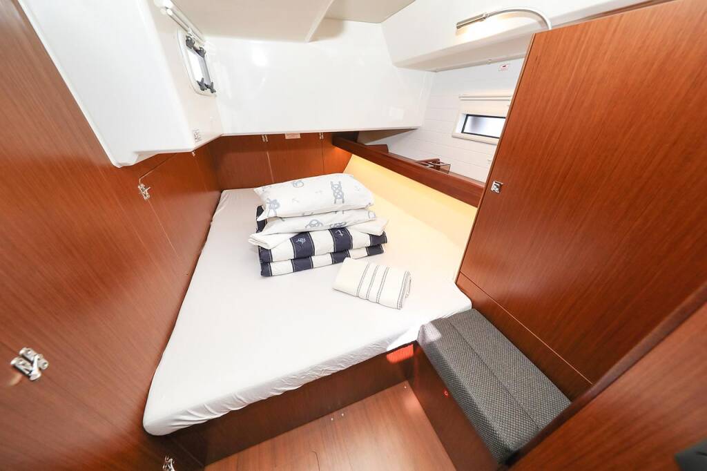 Sailing yacht Bavaria Cruiser 46 Style Sunshine