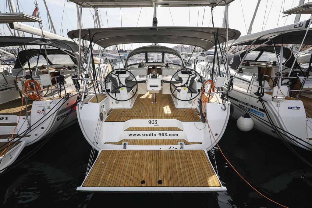 Sailing yacht Bavaria Cruiser 46 Style Studio 963