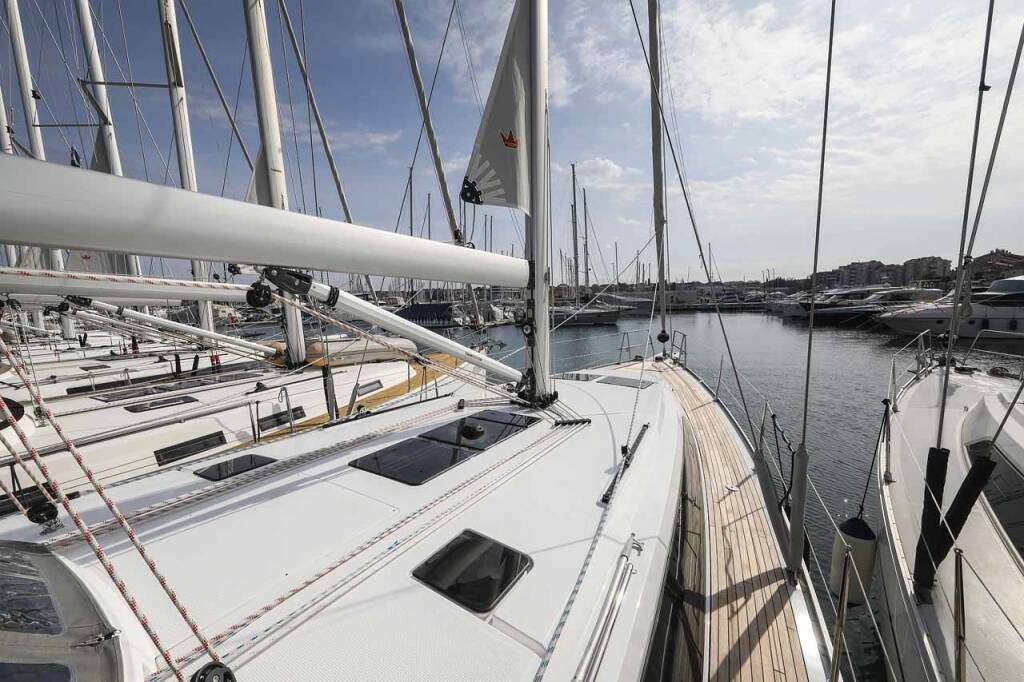 Sailing yacht Bavaria Cruiser 46 Style Studio 963