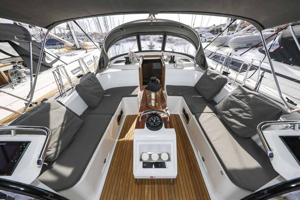 Sailing yacht Bavaria Cruiser 46 Style Studio 963