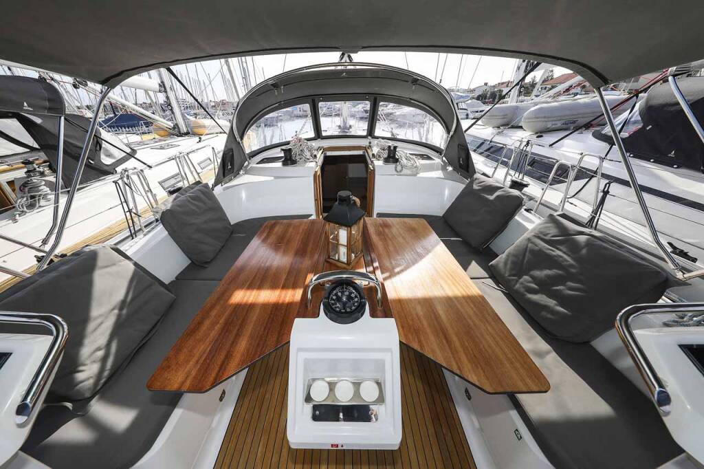 Sailing yacht Bavaria Cruiser 46 Style Studio 963