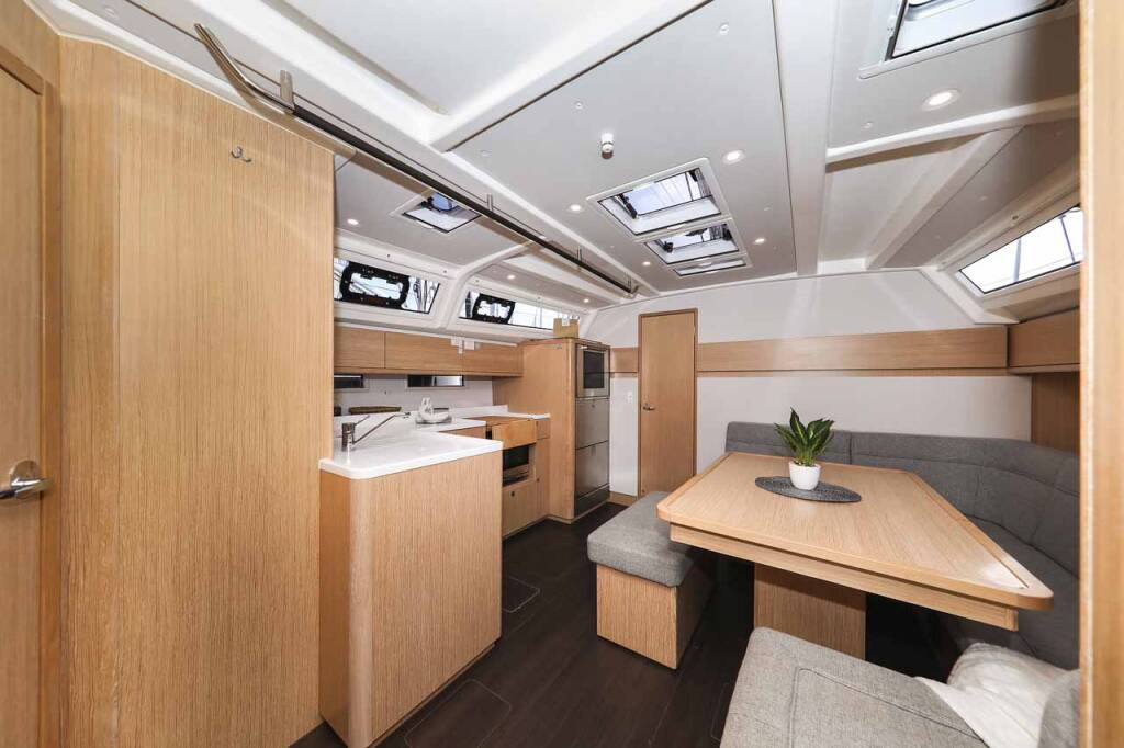 Sailing yacht Bavaria Cruiser 46 Style Studio 963