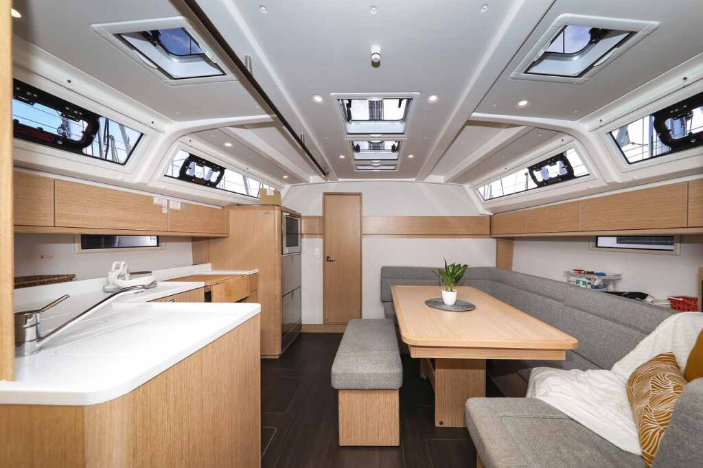 Sailing yacht Bavaria Cruiser 46 Style Studio 963