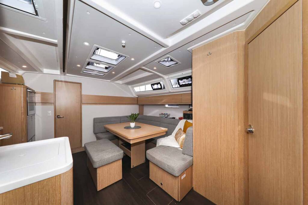 Sailing yacht Bavaria Cruiser 46 Style Studio 963