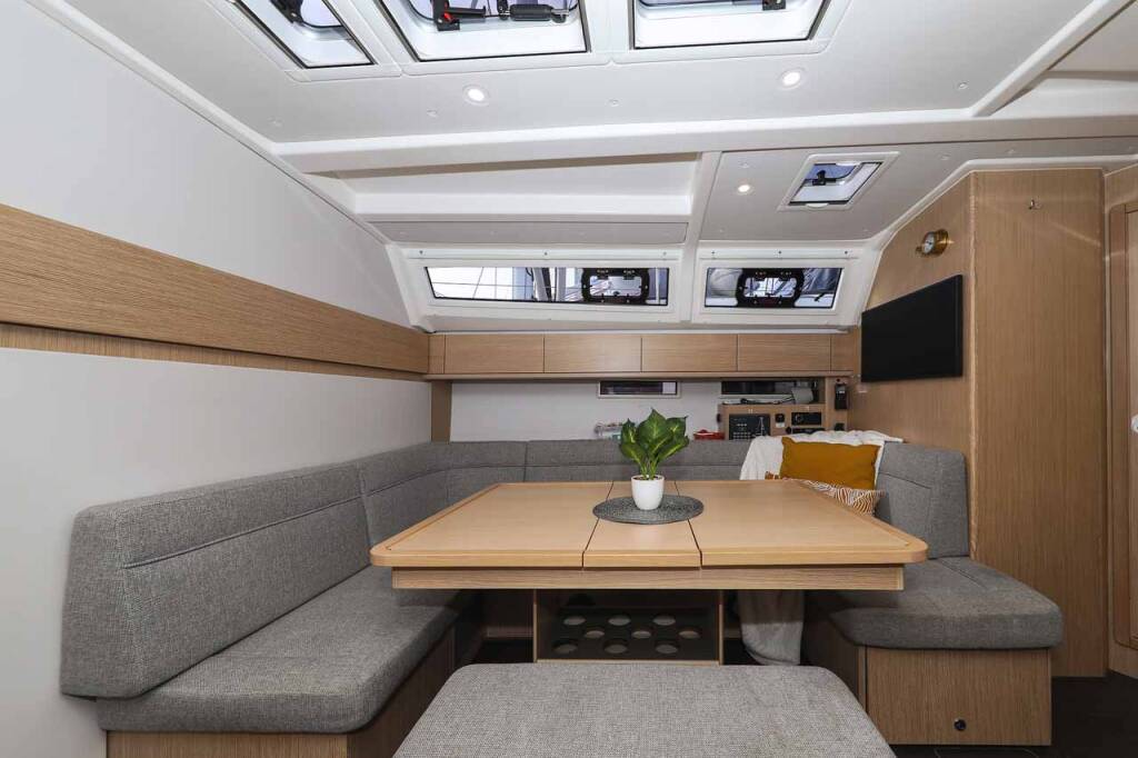 Sailing yacht Bavaria Cruiser 46 Style Studio 963