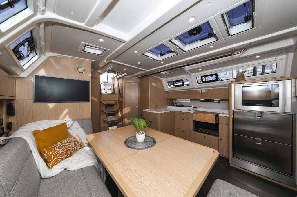 Sailing yacht Bavaria Cruiser 46 Style Studio 963