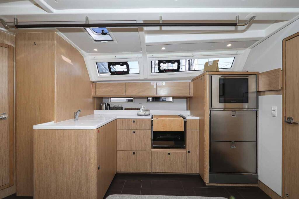 Sailing yacht Bavaria Cruiser 46 Style Studio 963