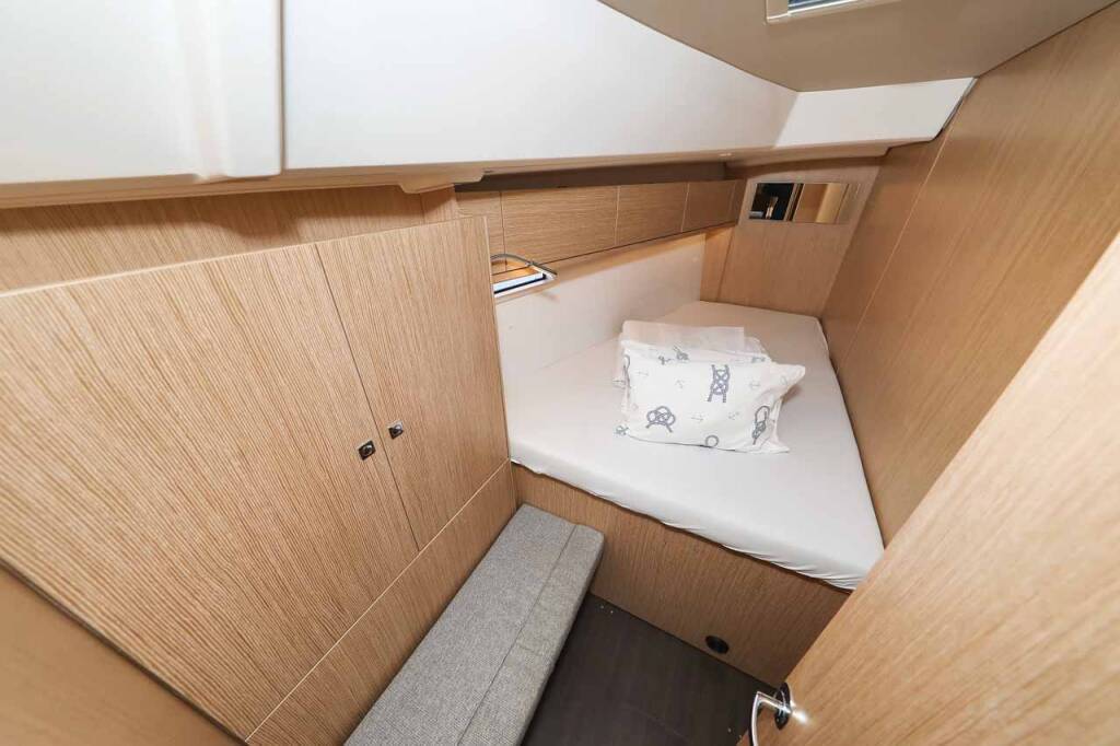 Sailing yacht Bavaria Cruiser 46 Style Studio 963